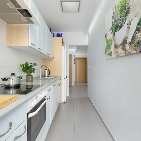 Grzegorzecka Family With Balcony & Parking Cracow By Renters Kraków