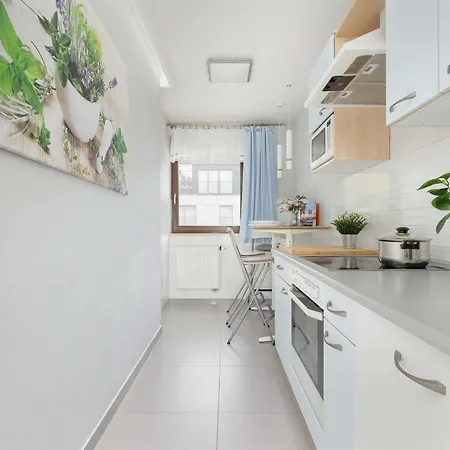 Grzegorzecka Family With Balcony & Parking Cracow By Renters Apartament