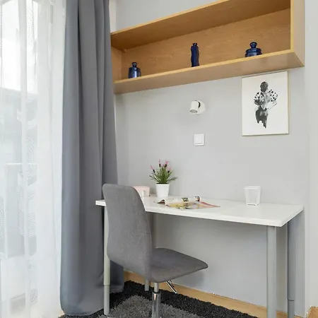 Grzegorzecka Family With Balcony & Parking Cracow By Renters Apartament
