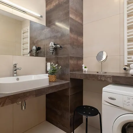Grzegorzecka Family With Balcony & Parking Cracow By Renters Apartament