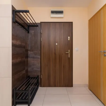 Grzegorzecka Family With Balcony & Parking Cracow By Renters Kraków