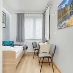 Grzegorzecka Family With Balcony & Parking Cracow By Renters شقة *