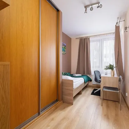 Grzegorzecka Family With Balcony & Parking Cracow By Renters Krakov