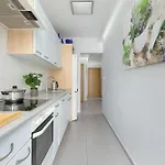 Grzegorzecka Family With Balcony & Parking Cracow By Renters Kraków