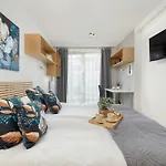 Grzegorzecka Family With Balcony & Parking Cracow By Renters Kraków