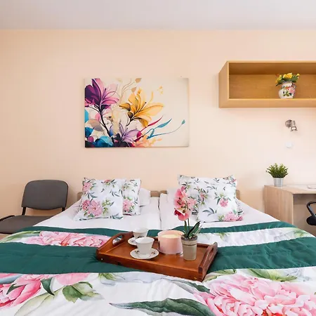 Grzegorzecka Family With Balcony & Parking Cracow By Renters Lejlighed