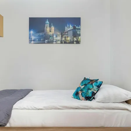 Grzegorzecka Family With Balcony & Parking Cracow By Renters アパート *