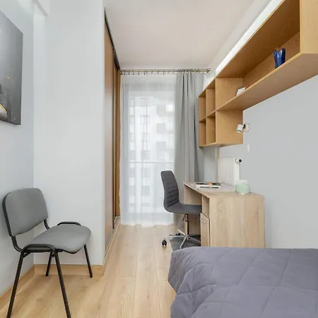 Grzegorzecka Family With Balcony & Parking Cracow By Renters アパート *