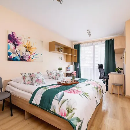 アパート Grzegorzecka Family With Balcony & Parking Cracow By Renters クラクフ